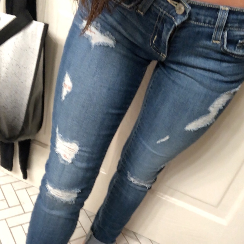 Ripped skinny jeans